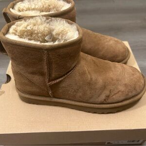 UGG Short Shearling Boots - Chestnut Brown